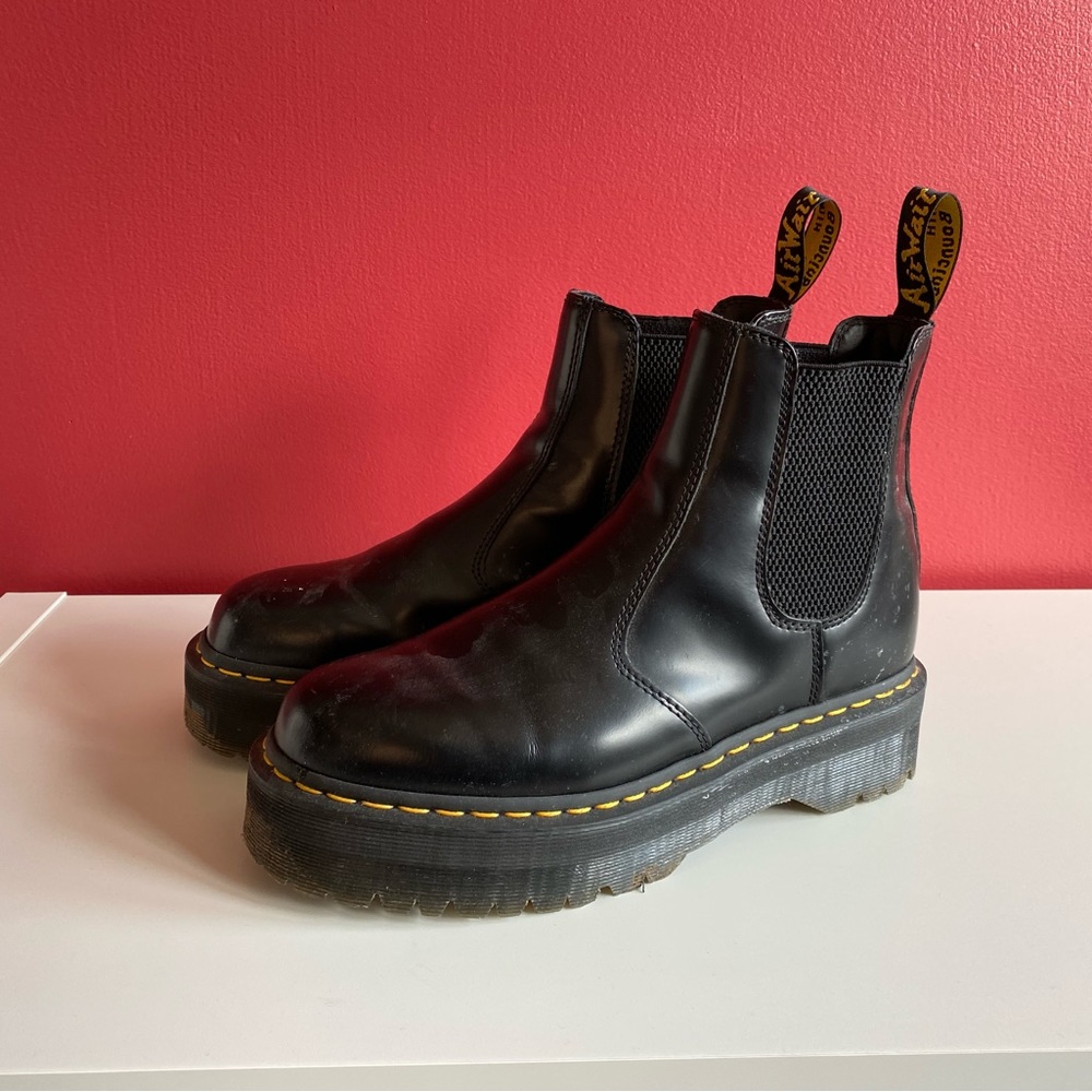 Dr. Martens 2976 Platform Chelsea Boots